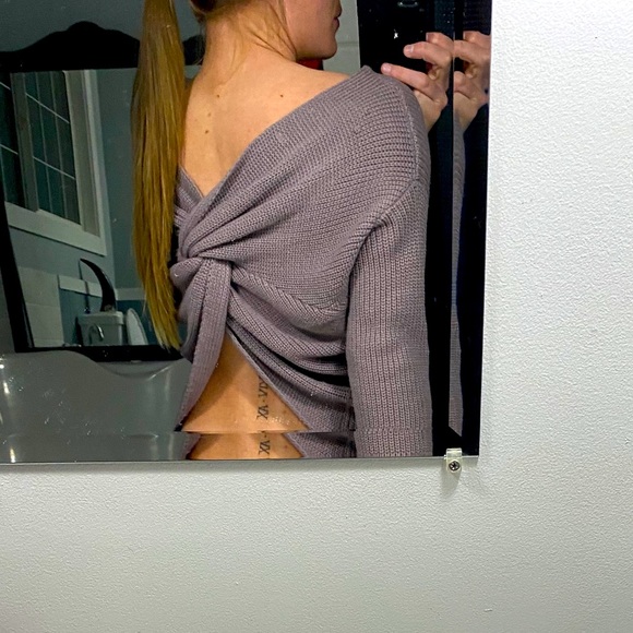 Open-back twist sweater - Picture 1 of 6